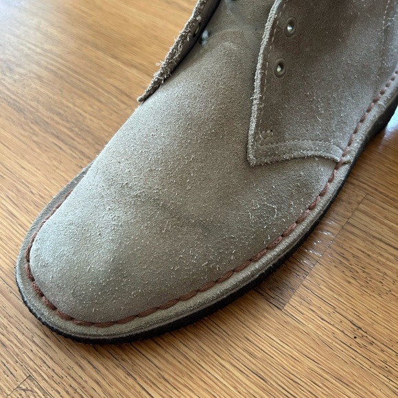 Mens size 9 Clarks desert boots. - Picture 9 of 12